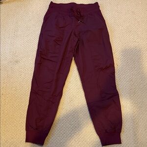 lululemon athletica women’s dance studio Joggers (regular, maroon)
